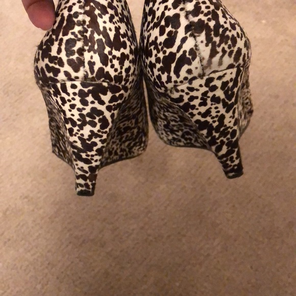 Beautiful cow skin with pattern the most comfortable shoes with gorgeous styles - Picture 3 of 11